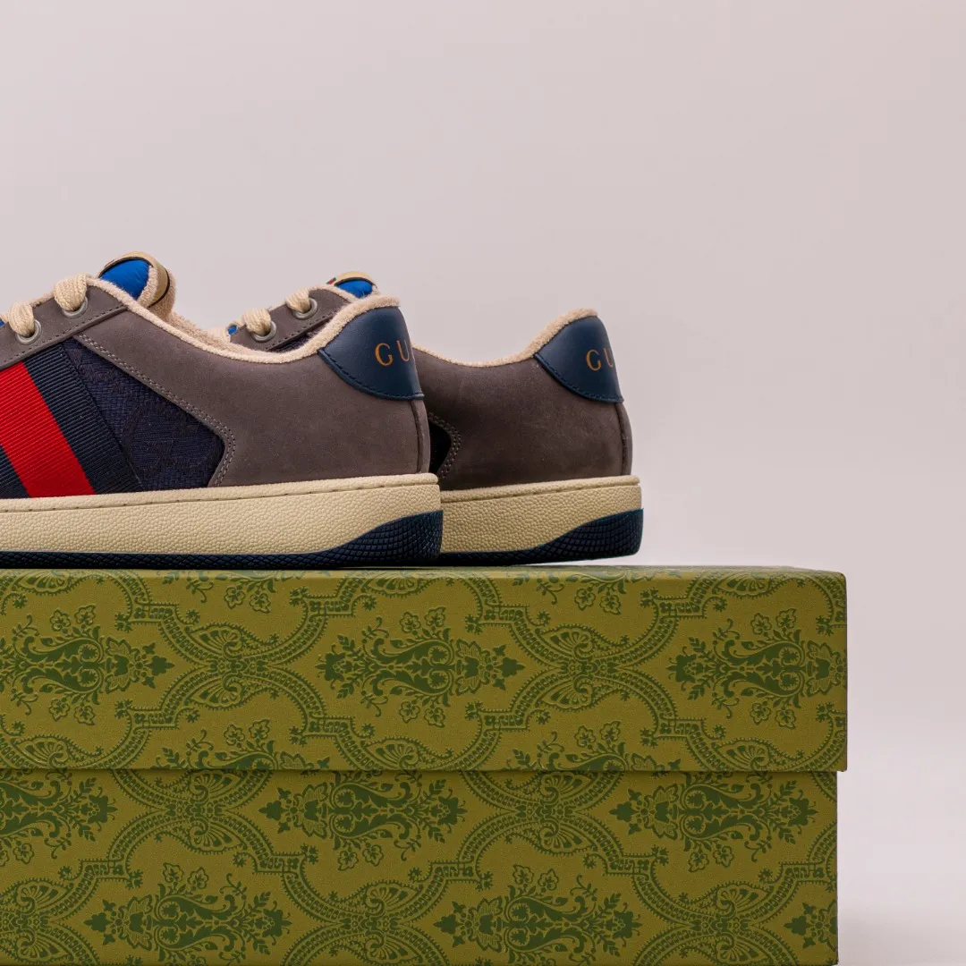 Factory price 580 [Higher version] GUCCI casual sports distressed small dirty shoes, polished cowhide fabric, hand-made distressed effect!  Original terry cloth, delicate, soft, comfortable and breathable. Privately molded steel-stamped two-color original TPU outsole (lower layer is wider, upper layer is narrower) to differentiate the wrong version of the outsole in the market. Fabric, material, outsole, detail comparison SIZE: 34-41, 38-45 regular size (women's 34, 41, men's 38, 45 customized, non-returnable and non-exchangeable) (women's colors and men's models need to be customized)